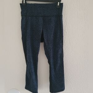 LULULEMON knee crop leggings